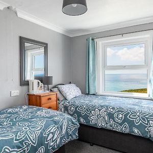 Zimmer mit zwei Einzelbetten
